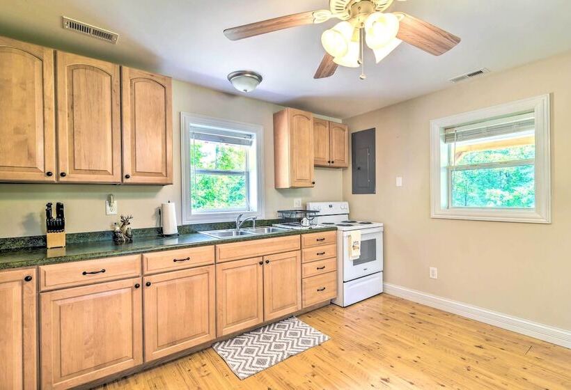 Secluded Brownsville Cabin W/ Deck & Fire Pit