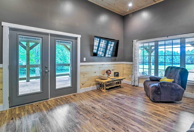 Secluded Brownsville Cabin W/ Deck & Fire Pit