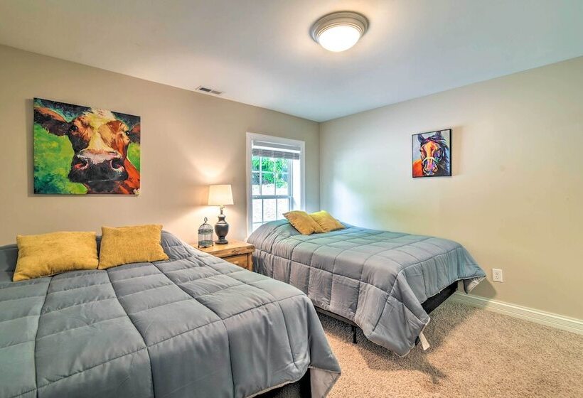 Secluded Brownsville Cabin W/ Deck & Fire Pit