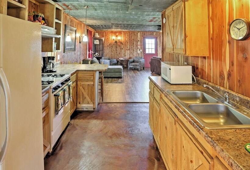 Secluded Everton Retreat W/ Ozark Mountain Views!