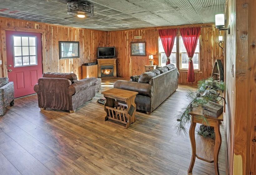 Secluded Everton Retreat W/ Ozark Mountain Views!