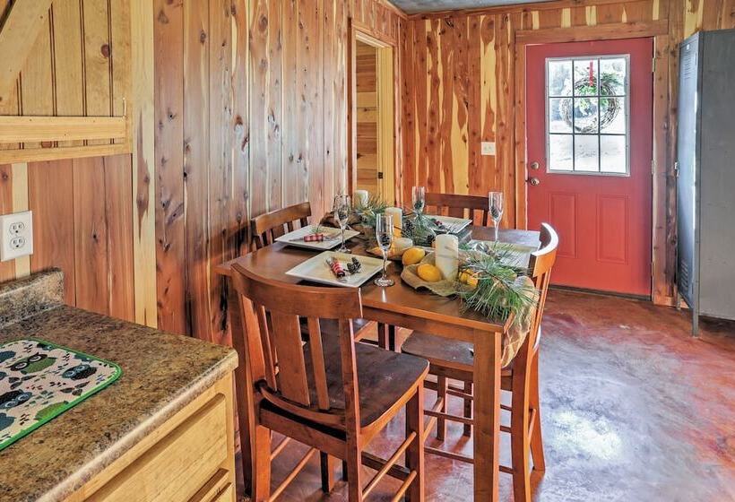 Secluded Everton Retreat W/ Ozark Mountain Views!