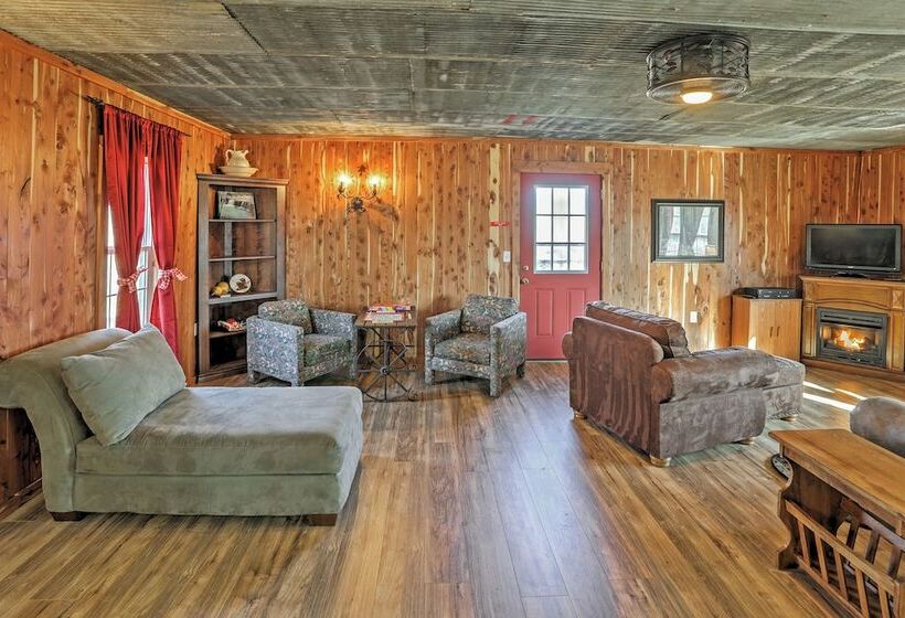 Secluded Everton Retreat W/ Ozark Mountain Views!