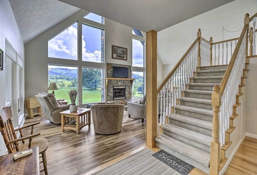 Secluded Mountain City Home W/ Deck & Views!