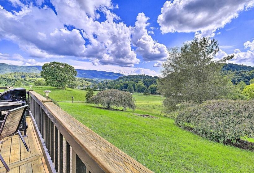 Secluded Mountain City Home W/ Deck & Views!