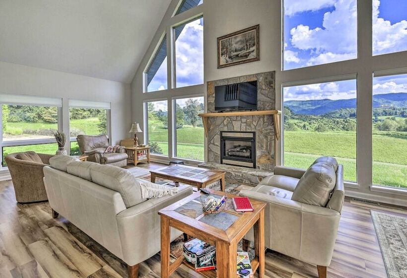 Secluded Mountain City Home W/ Deck & Views!