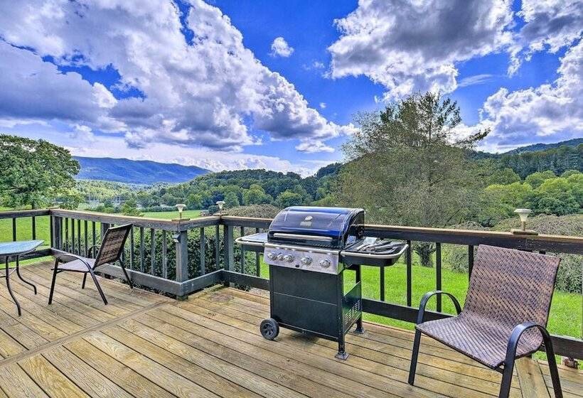 Secluded Mountain City Home W/ Deck & Views!