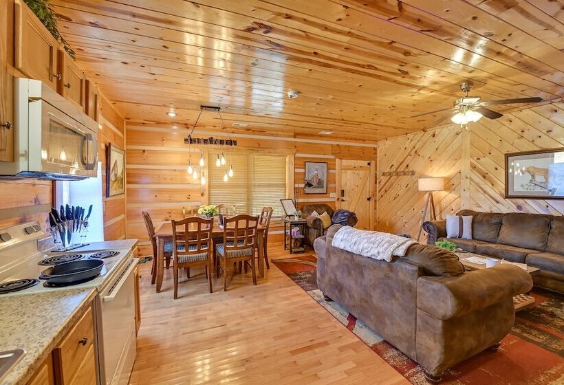 Secluded Retreat: Bbq, Lawn Games, & Fire Pit!