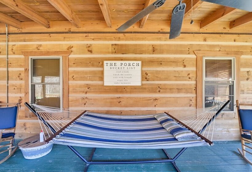 Secluded Retreat: Bbq, Lawn Games, & Fire Pit!