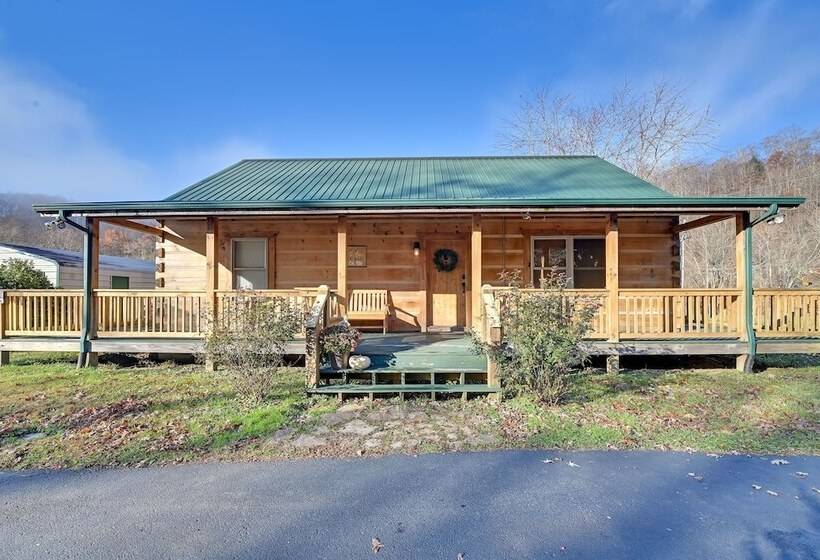 Secluded Retreat: Bbq, Lawn Games, & Fire Pit!