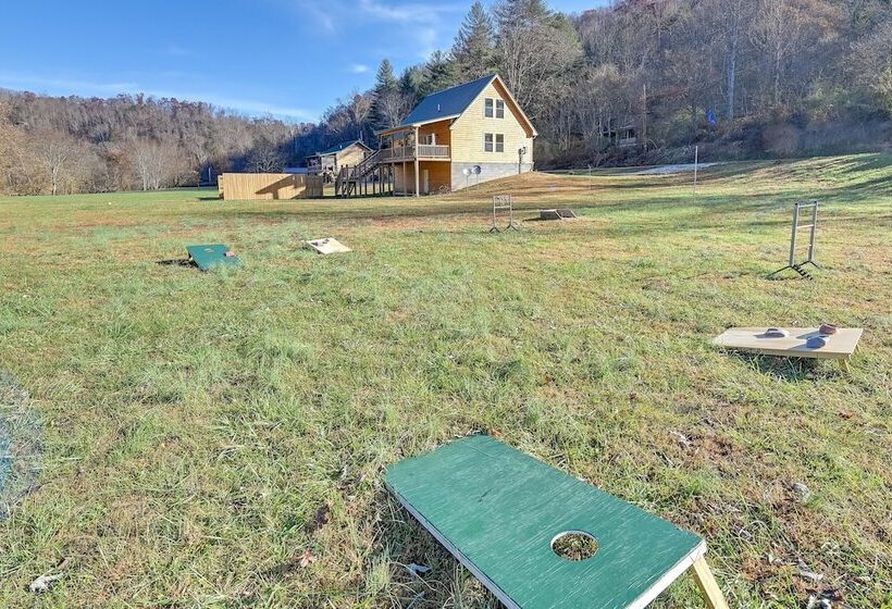 Secluded Retreat: Bbq, Lawn Games, & Fire Pit!