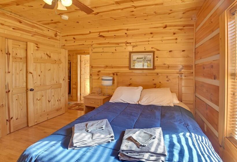 Secluded Retreat: Bbq, Lawn Games, & Fire Pit!