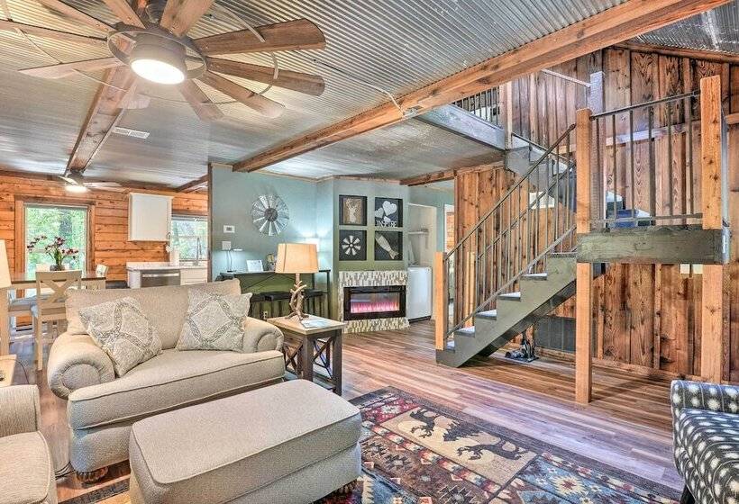 Secluded Table Rock Lake/branson Cabin W/ Hot Tub!