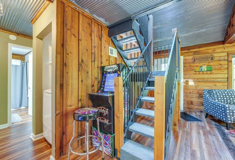 Secluded Table Rock Lake/branson Cabin W/ Hot Tub!