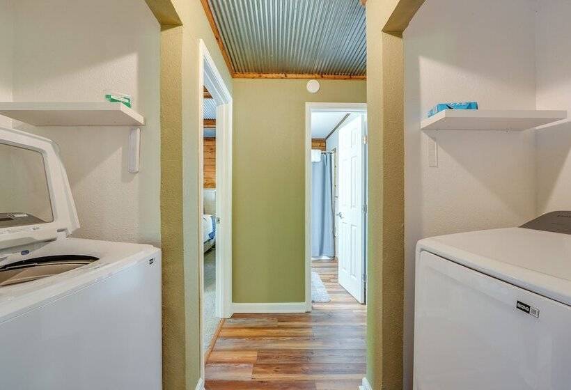 Secluded Table Rock Lake/branson Cabin W/ Hot Tub!