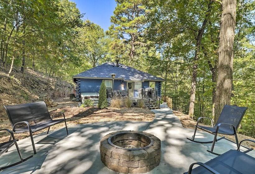 Secluded Table Rock Lake/branson Cabin W/ Hot Tub!