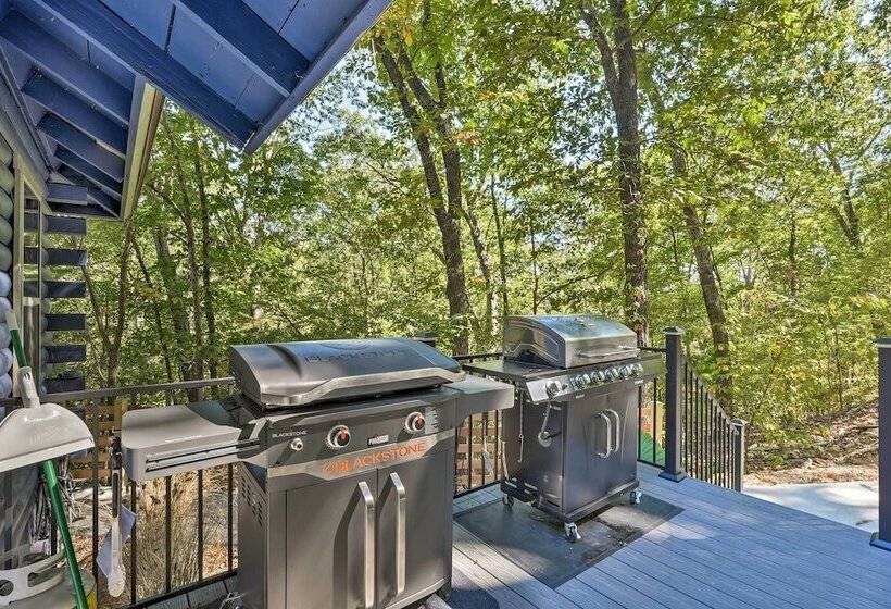 Secluded Table Rock Lake/branson Cabin W/ Hot Tub!