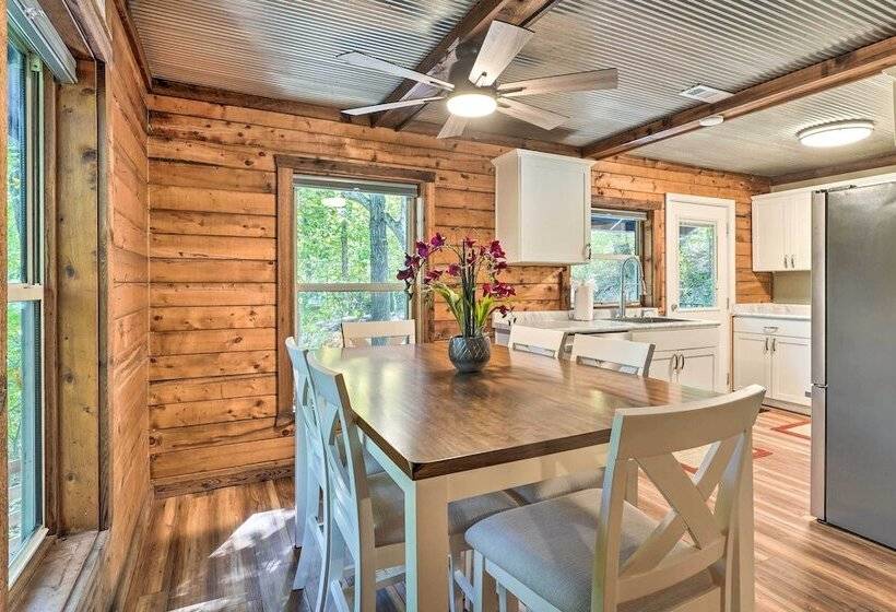 Secluded Table Rock Lake/branson Cabin W/ Hot Tub!