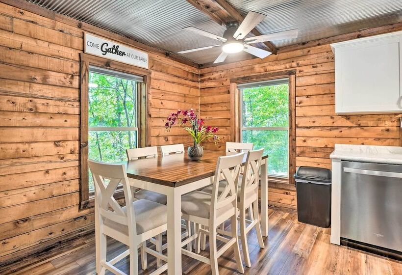 Secluded Table Rock Lake/branson Cabin W/ Hot Tub!