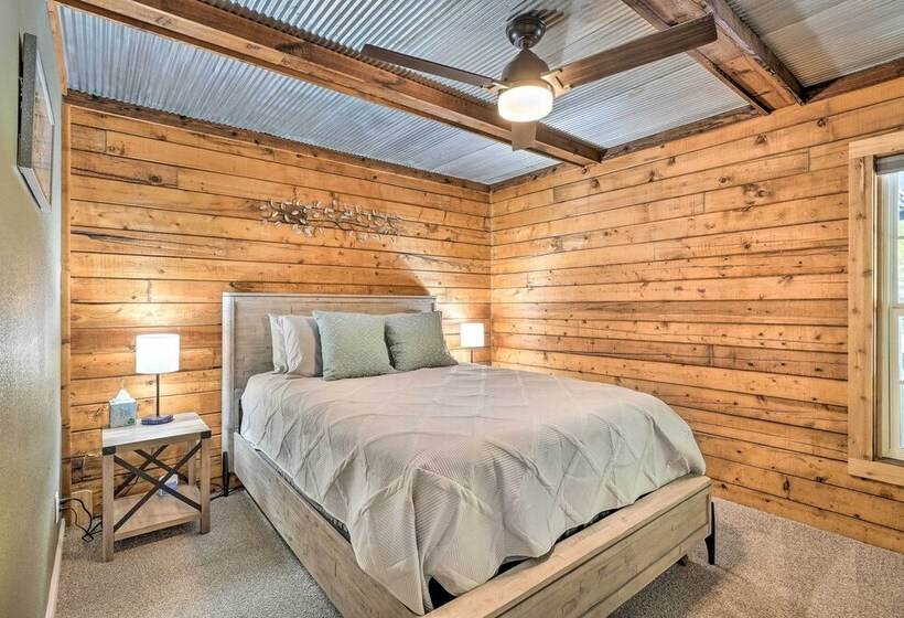 Secluded Table Rock Lake/branson Cabin W/ Hot Tub!