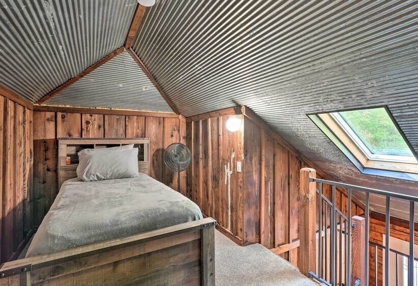 Secluded Table Rock Lake/branson Cabin W/ Hot Tub!