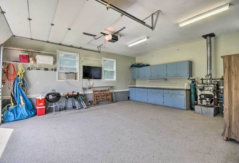 Pet Friendly Woodsy Gem: 1/4 Mi To Chesapeake Bay