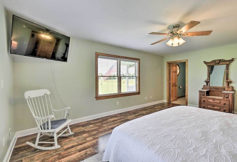 Pet Friendly Woodsy Gem: 1/4 Mi To Chesapeake Bay