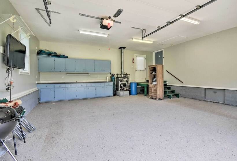 Pet Friendly Woodsy Gem: 1/4 Mi To Chesapeake Bay