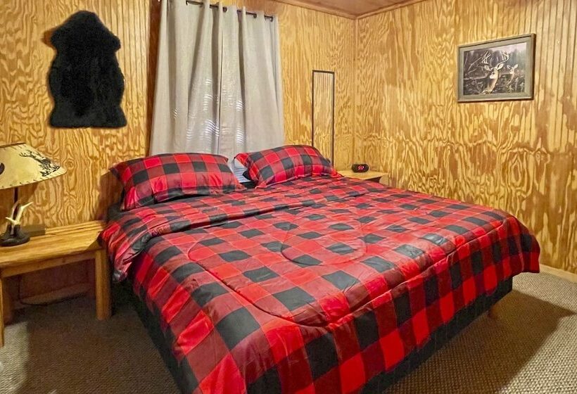 Broken Bow Cabin W/ Hot Tub, Near Hiking + Fishing