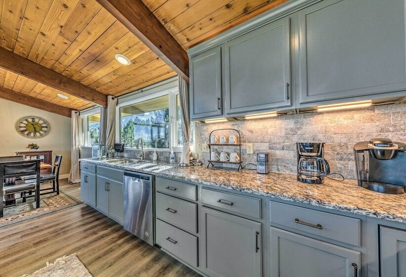 Serene Alto Cabin W/ Mountain Views & Fire Pit!