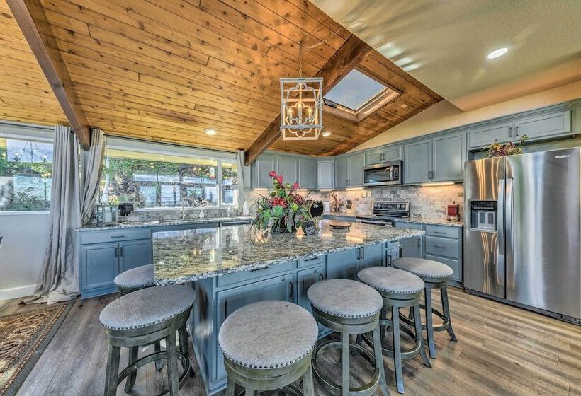 Serene Alto Cabin W/ Mountain Views & Fire Pit!