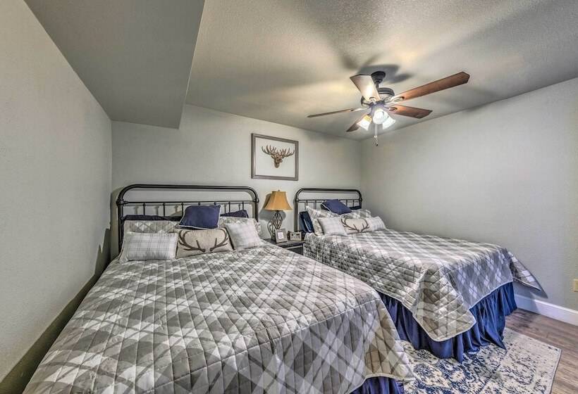 Serene Alto Cabin W/ Mountain Views & Fire Pit!