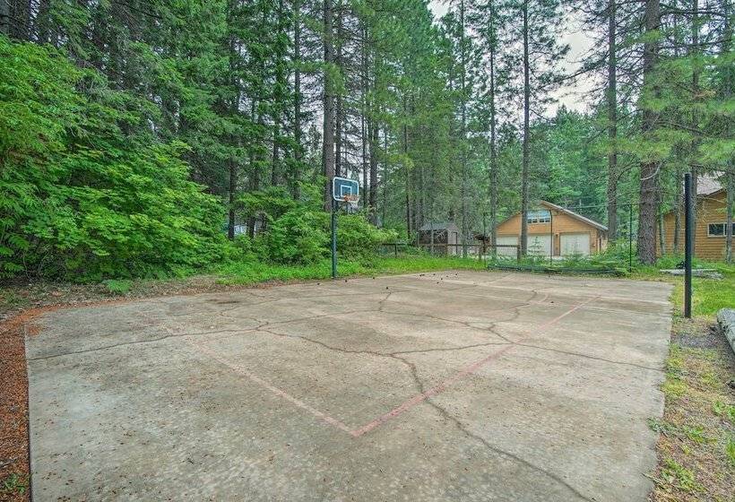 Cle Elum Lake Home W/ Hot Tub & Mountain Views