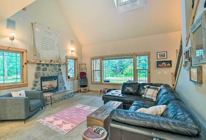 Cle Elum Lake Home W/ Hot Tub & Mountain Views