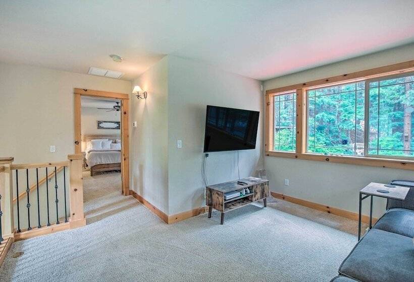 Cle Elum Lake Home W/ Hot Tub & Mountain Views