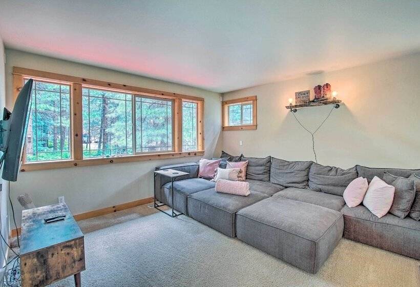 Cle Elum Lake Home W/ Hot Tub & Mountain Views