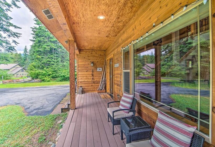 Cle Elum Lake Home W/ Hot Tub & Mountain Views