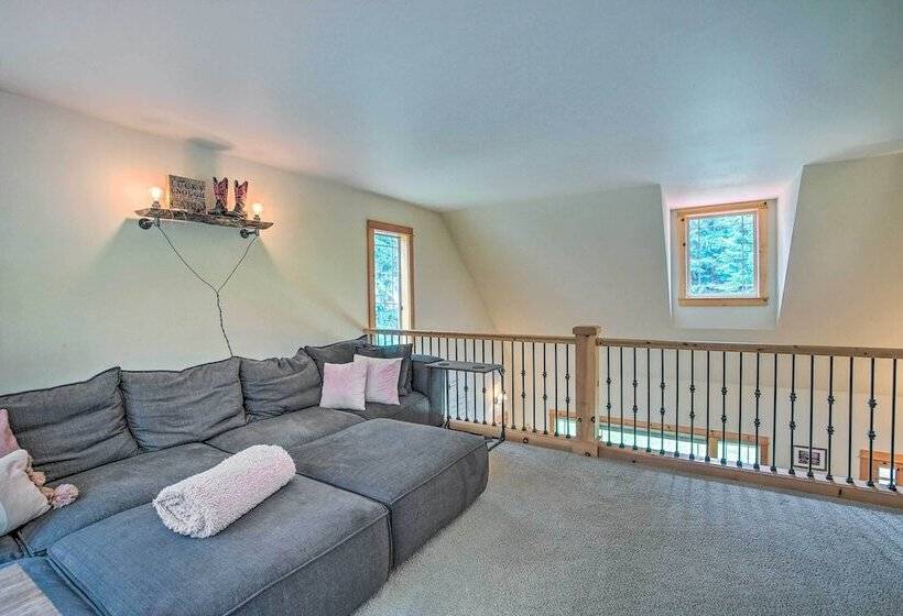 Cle Elum Lake Home W/ Hot Tub & Mountain Views