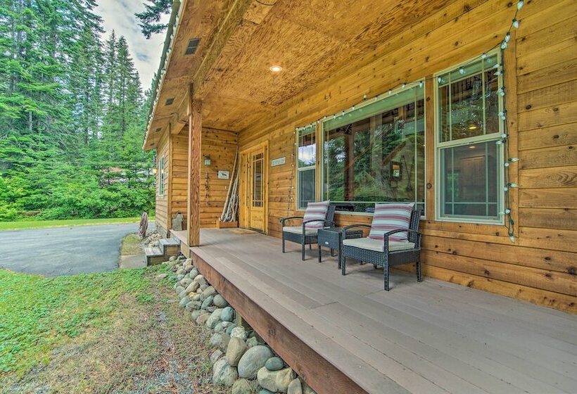 Cle Elum Lake Home W/ Hot Tub & Mountain Views