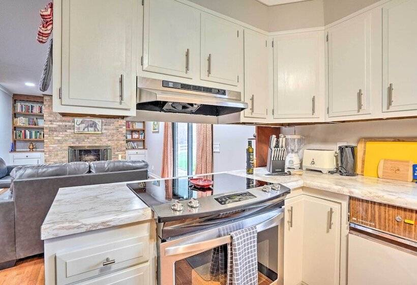 Serene Johnson City Home W/ Mountain Views