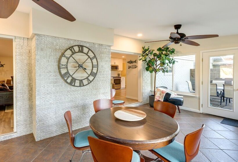 Serene Lakefront Home In Hot Springs W/ Boat Dock!