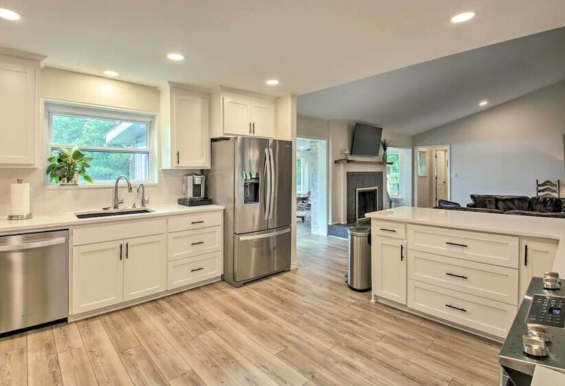 Serene Lakefront Home In Hot Springs W/ Boat Dock!