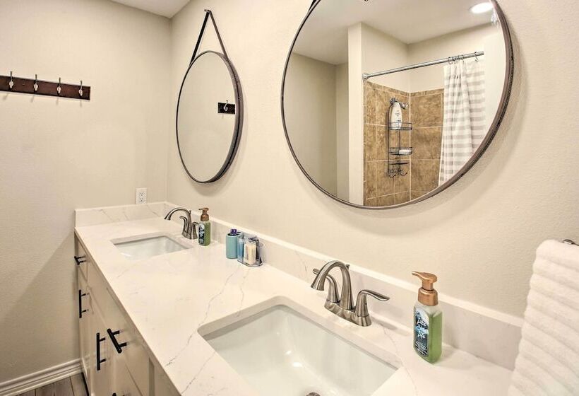 Serene Lakefront Home In Hot Springs W/ Boat Dock!