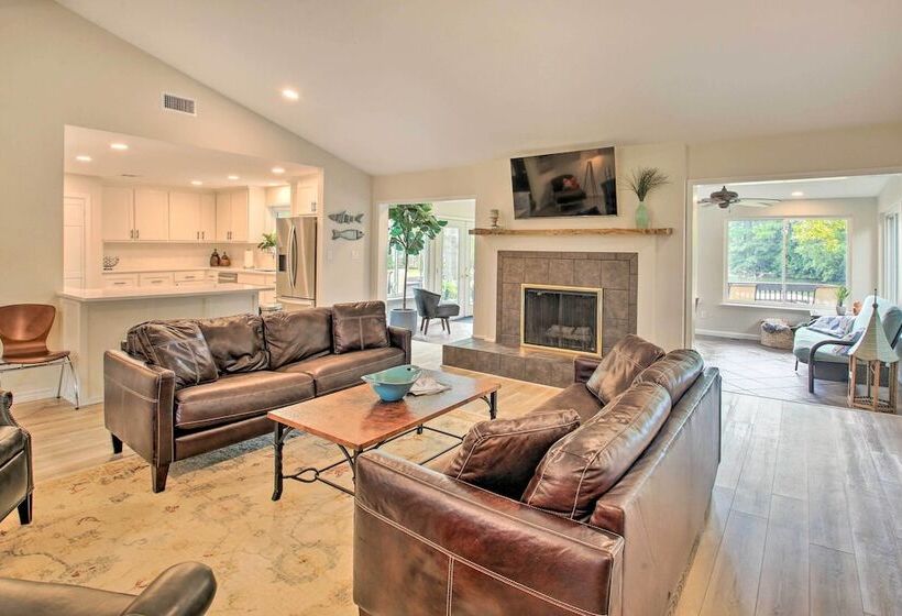 Serene Lakefront Home In Hot Springs W/ Boat Dock!