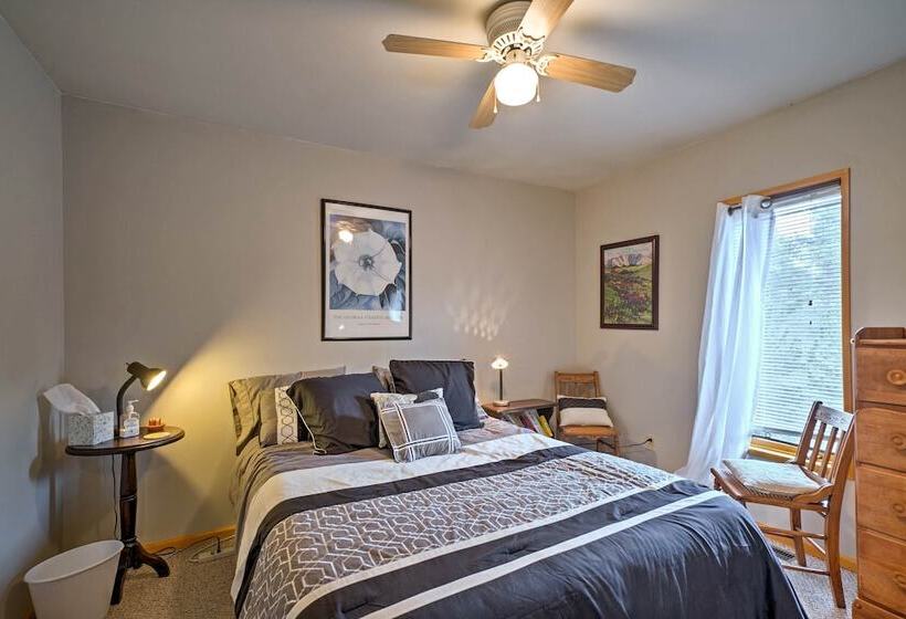 Serene Mtn Home W/decks: Hike, Bike, & Raft Nearby