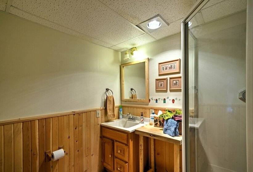 Serene Mtn Home W/decks: Hike, Bike, & Raft Nearby