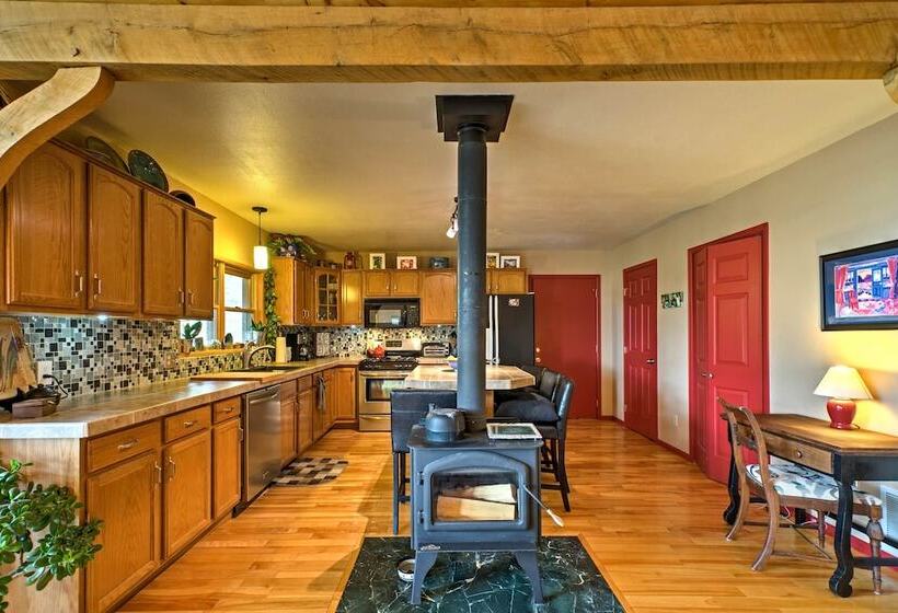 Serene Mtn Home W/decks: Hike, Bike, & Raft Nearby