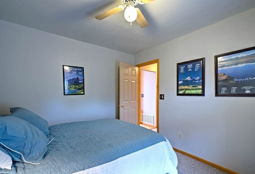 Serene Mtn Home W/decks: Hike, Bike, & Raft Nearby