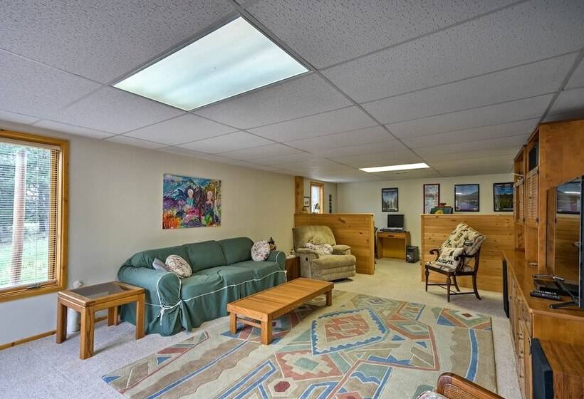 Serene Mtn Home W/decks: Hike, Bike, & Raft Nearby