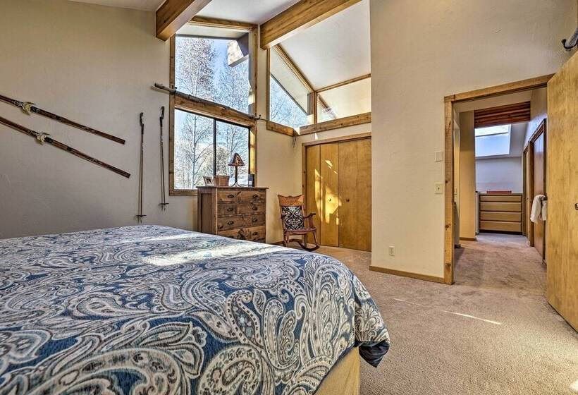 Serene Ski Retreat   3 Miles To Sun Valley Resort!